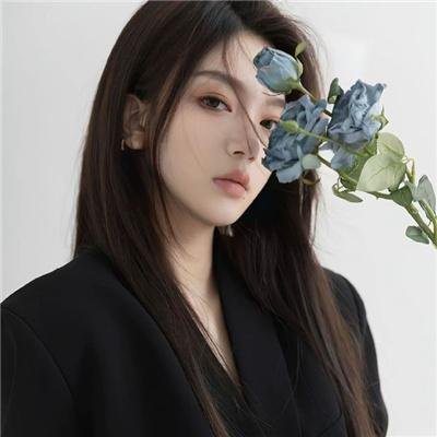 穿着旗袍的女孩